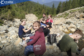 Горы и тайга знакомят студентов СТЭМИ с «природной медициной»