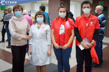 Министр здравоохранения России поздравил волонтеров-медиков