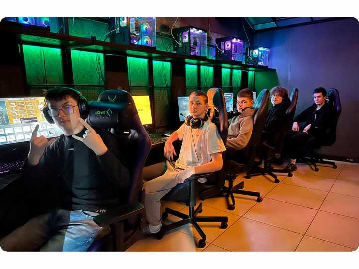 Полуфинал CS2: команды СТЭМИ в деле!