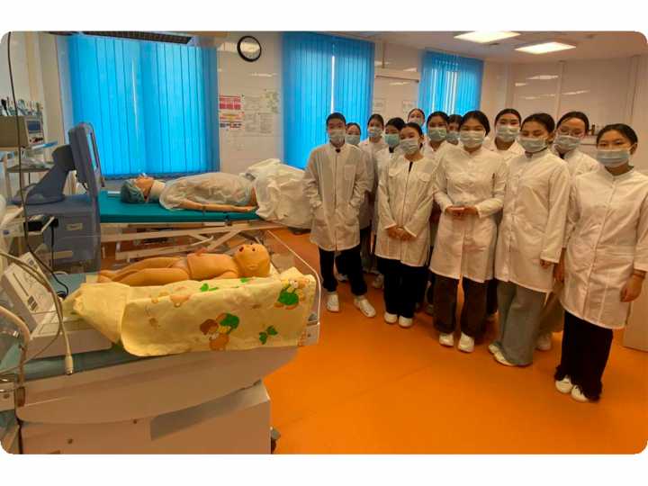 Первый шаг в профессию: экскурсия будущих медсестер