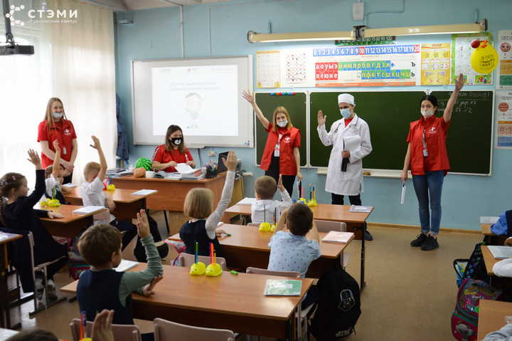 Волонтеры медики СТЭМИ провели для школьников интерактивные уроки о здоровье
