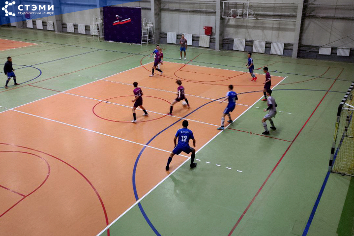 Спортсмены Саянского техникума лидируют в первенстве по мини-футболу