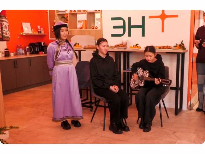 Студентки представили тувинскую культуру в пространстве Эн+